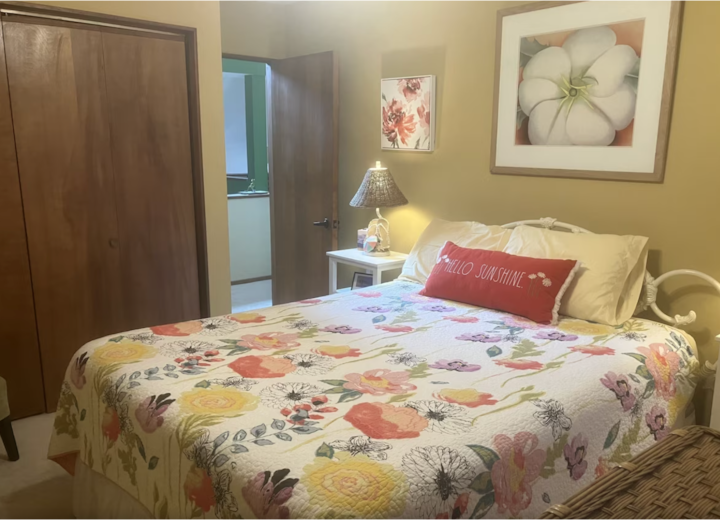 Spálňa s manželskou posteľou Queen na 2. poschod