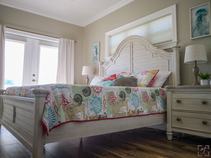 Საძინებელი 1, ძირითადი დონე საწოლითა და აივნით