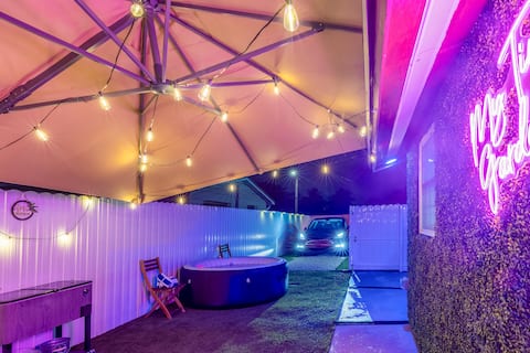 Luxury Tiny House | Hot Tub | Car included