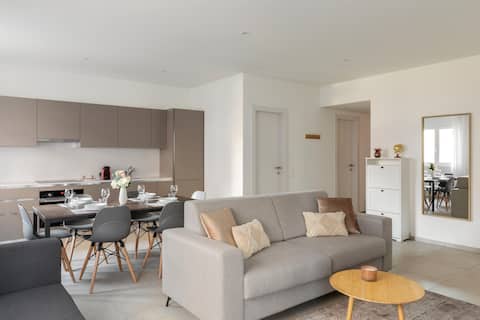 Successful Airbnb property: Pandora Suite | Large Flat for 8 with Parking & AC in Lugano