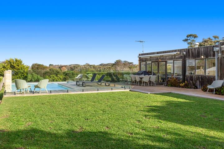 W on Ti-Tree by the Ocean gallery image 3