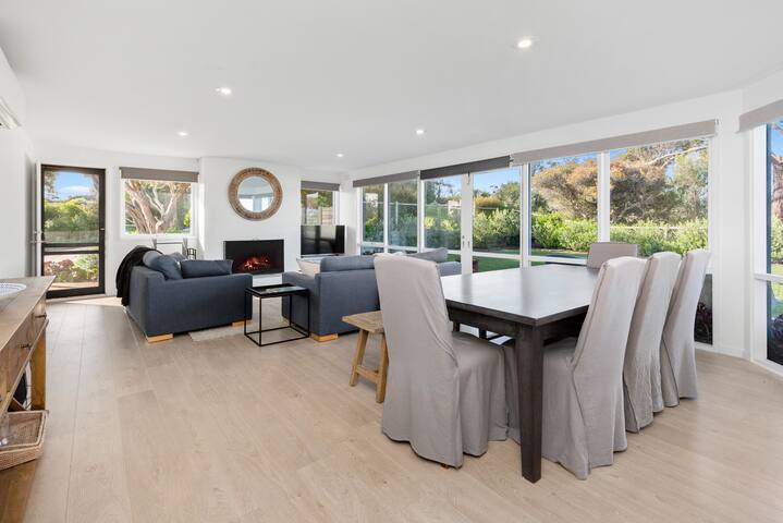 W on Ti-Tree by the Ocean gallery image 4