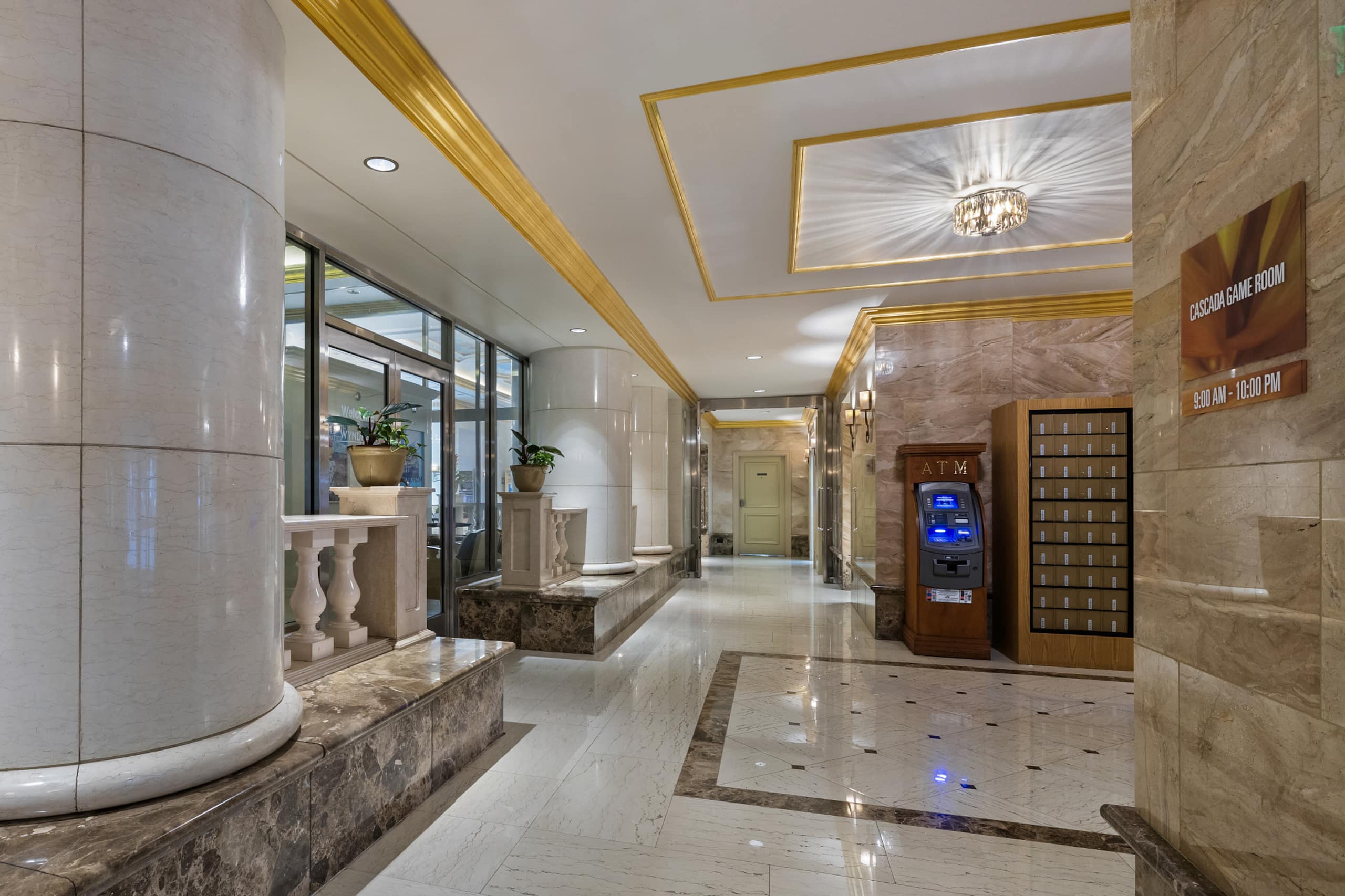 Modern Oasis with Great Canal Mountain View - Image 43
