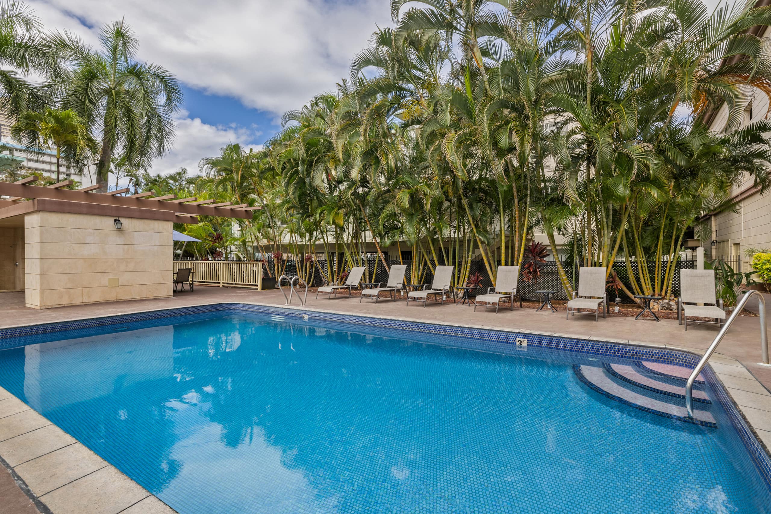Modern Oasis with Great Canal Mountain View - Image 50