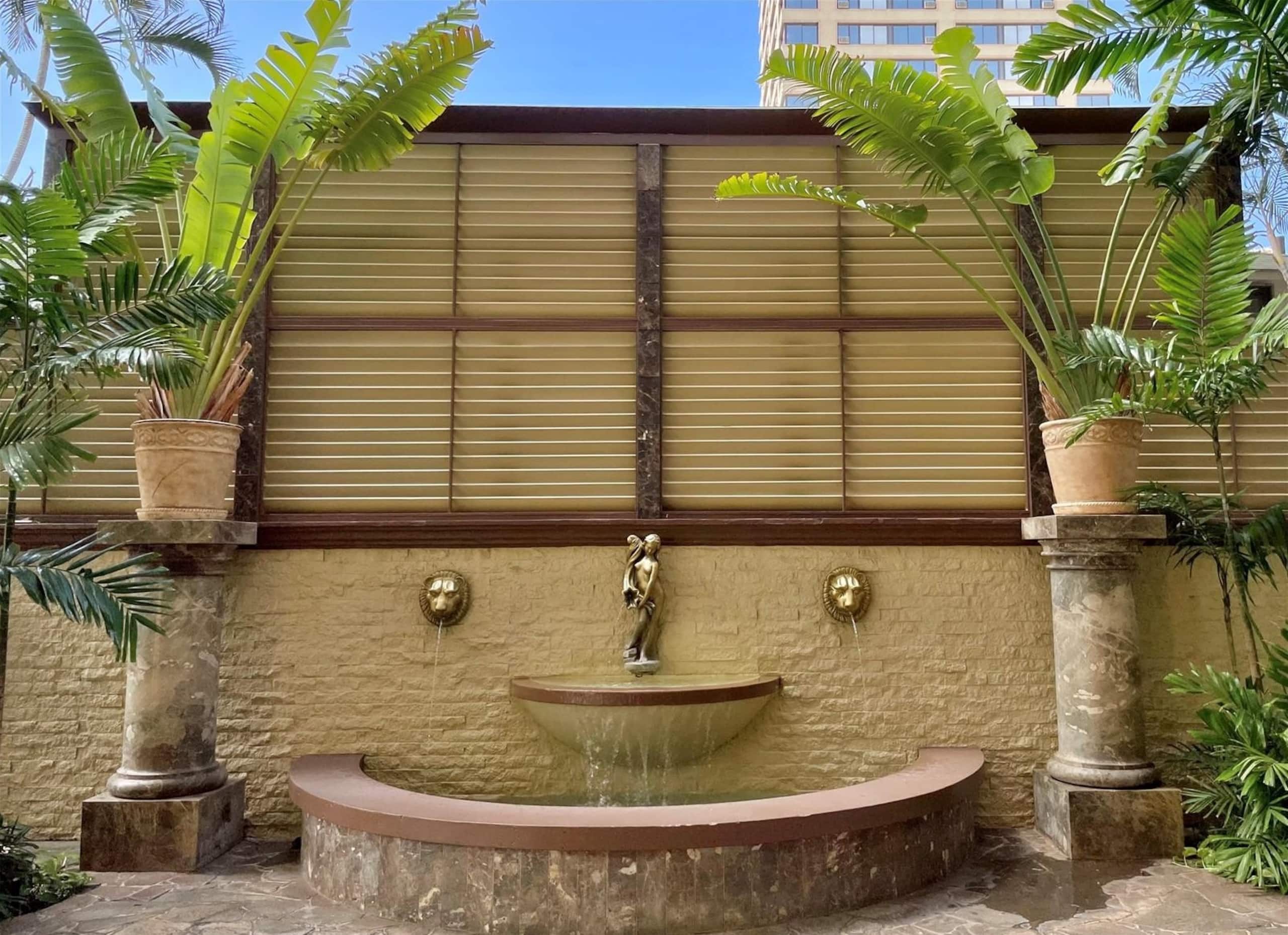 Modern Oasis with Great Canal Mountain View - Image 41