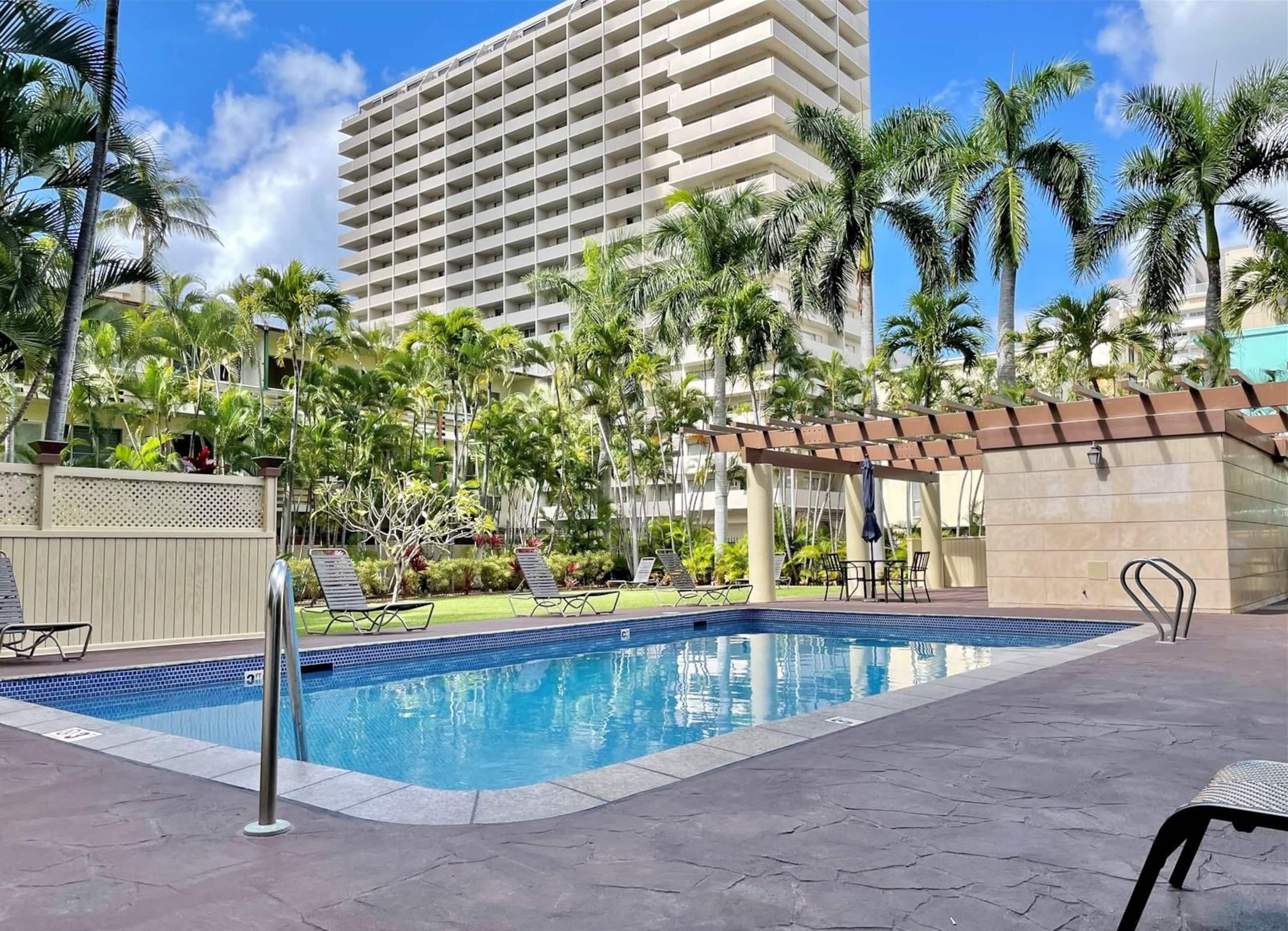 Modern Oasis with Great Canal Mountain View - Image 51