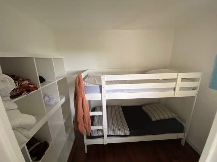 Quarto com 2 beliches
