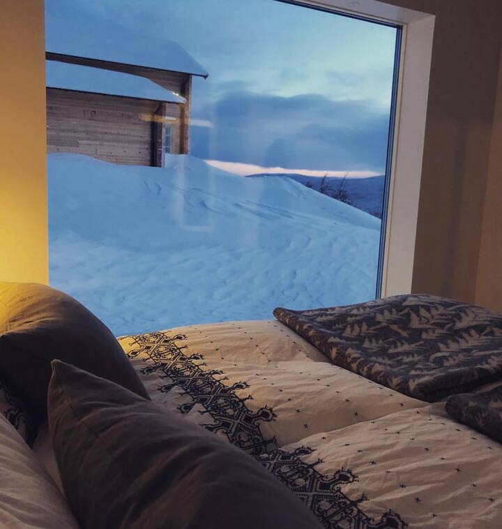 ห้องนอนขนาดใหญ่ที่ชั้นทางเข้าเตียงใหญ่ 160 ซม.