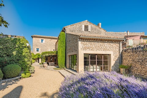 La Calade and Maison du Four
