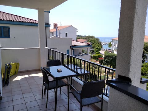 Top Airbnb: apartment with a sea view 80 m from the beach in Općina Medulin