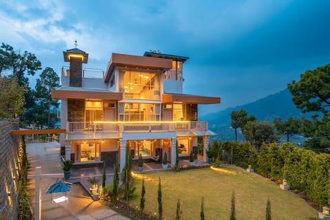 The Vivaak | Luxe 6BR, Heated Pool, Jacuzzi & More