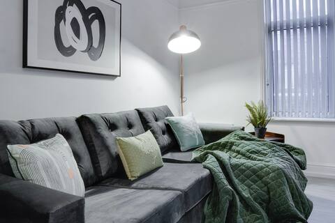 Stylish 2 bedroom flat near Liverpool City Centre