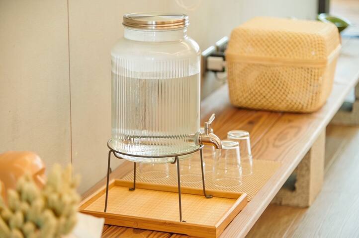 Lazy loft 6-8人房@西門徒步區/捷運6分鐘/電梯雙衛浴/附投影與寬敞陽台 gallery image 3