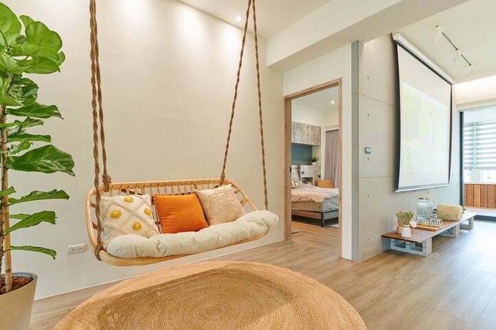 Lazy loft 6-8人房@西門徒步區/捷運6分鐘/電梯雙衛浴/附投影與寬敞陽台 gallery image 2