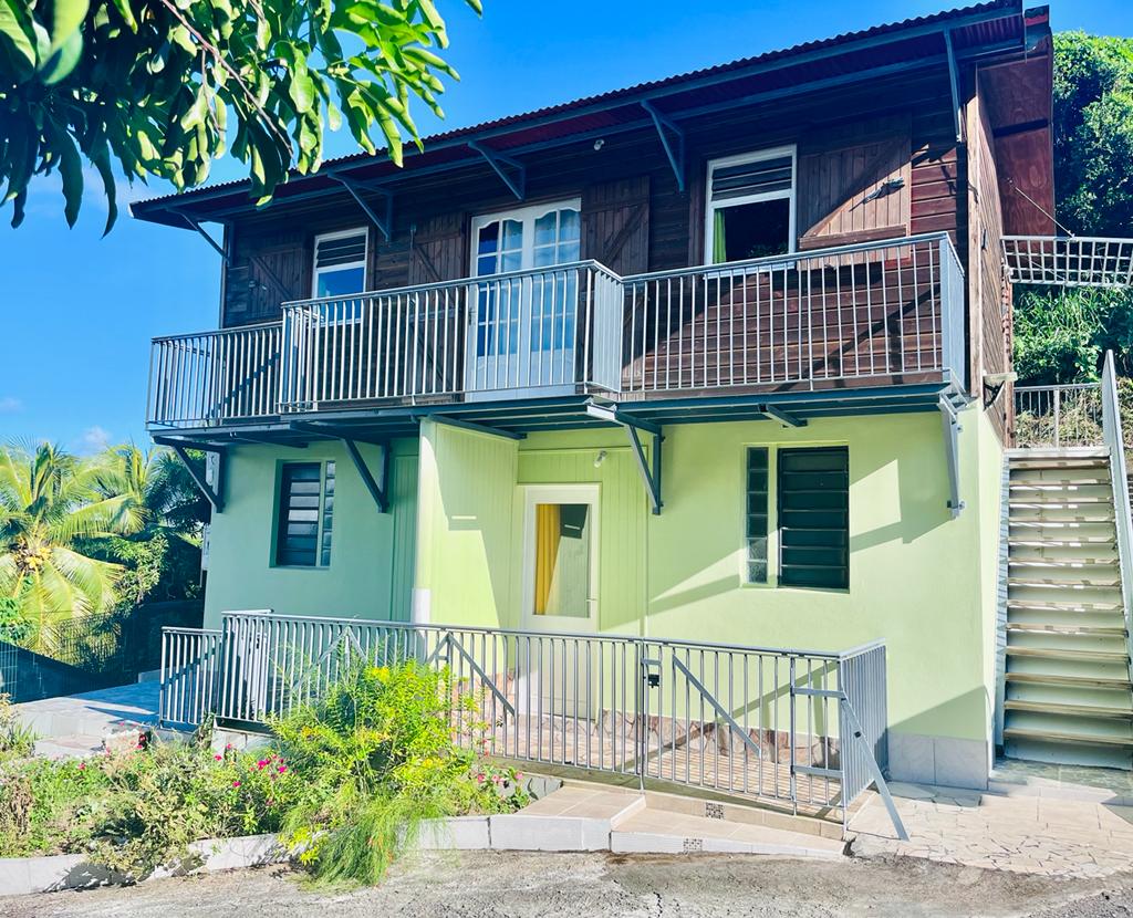 BUNGALOW D'UNE CHAMBRE AVEC PISCINE PARTAGEE JARDIN AMENAGE ET WIFI A  POINTE NOIRE, POINTE-NOIRE **