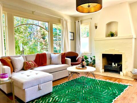 FirePit|BBQ|Outdoor Dining|Near UC|Spacious & Lux