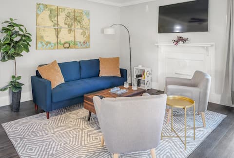 Heart of Fountain Inn: 2BR Gem