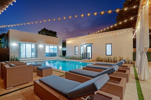 Successful Airbnb property: Luxe Miami Villa: Pool, Hot Tub, 10 min to S Beach in Buena Vista Heights