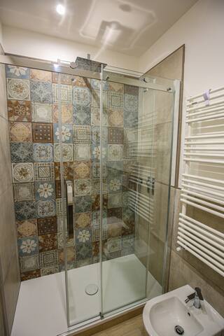 Colosseum Maison – 3 Bedrooms with 3 private Bath gallery image 5