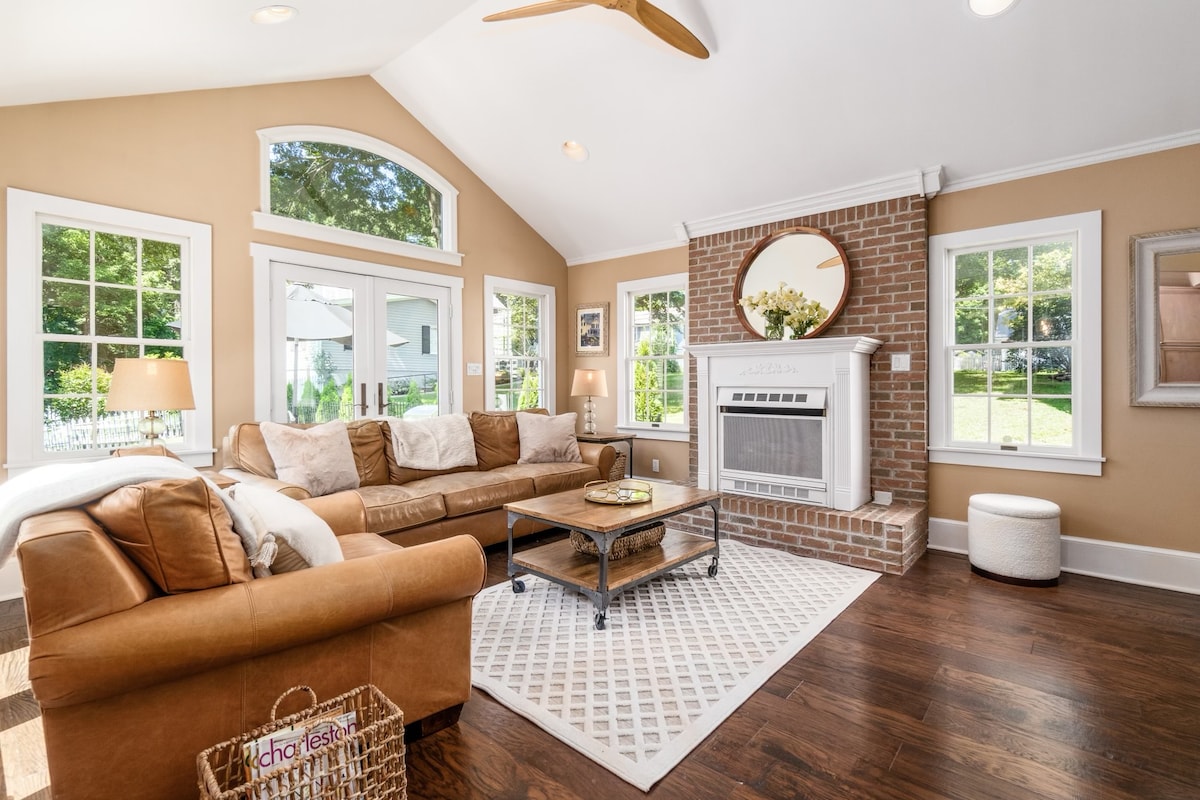 Yellow House on Main - Houses for Rent in Granville, Ohio, United