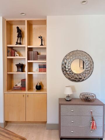 Luxe 4/5 w/parking – Golden Triangle/Civic Center! gallery image 4