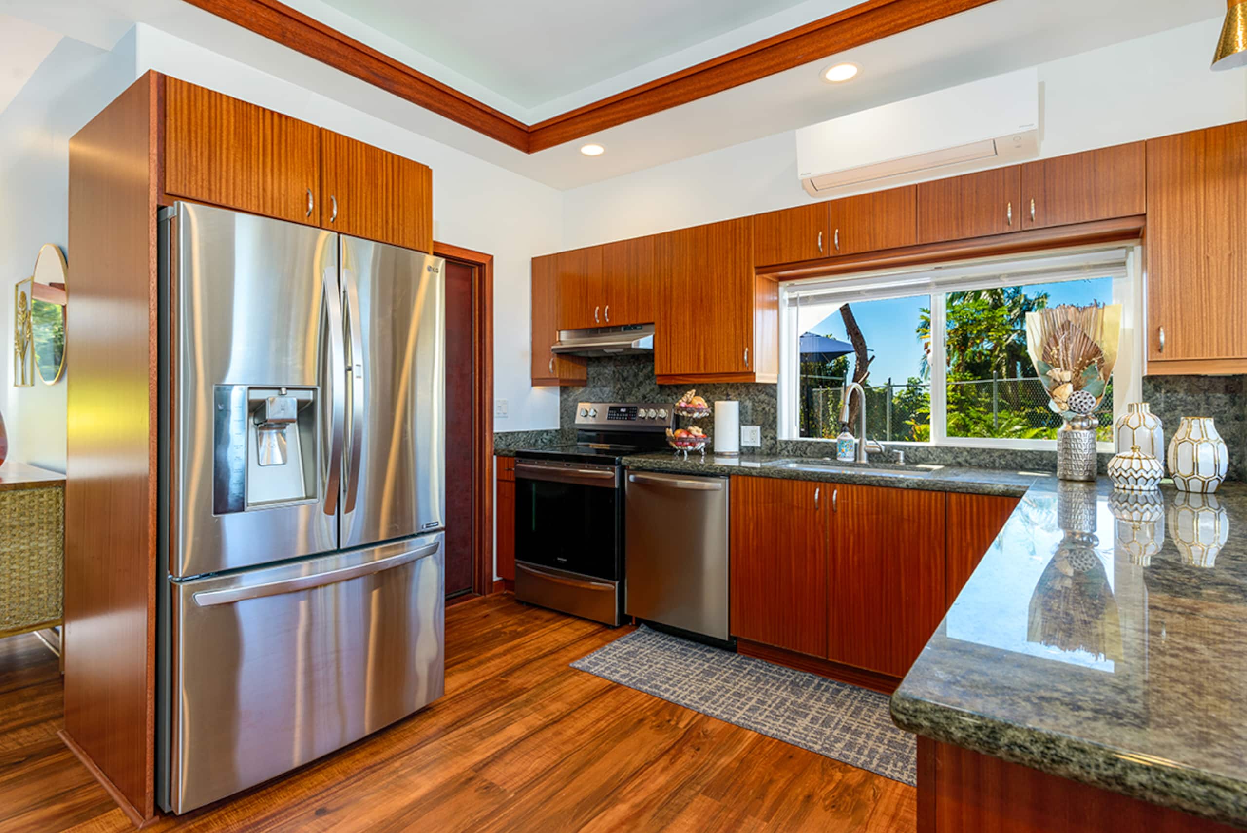 Home in Kailua-Kona · ★4.93 · 4 bedrooms · 5 beds · 4.5 private baths - Image 6