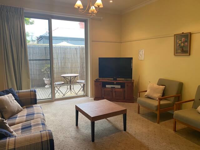 Banks at Queenscliff gallery image 3