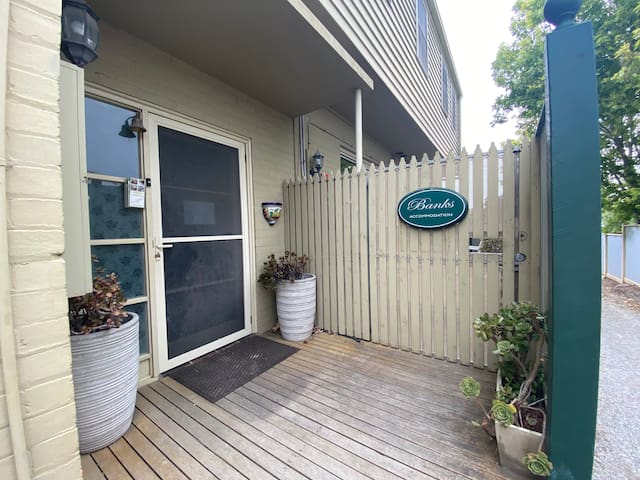 Banks at Queenscliff gallery image 2