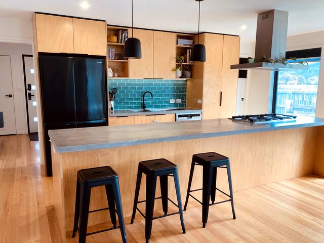 Salt – Family Friendly, Close to The Beach gallery image 3