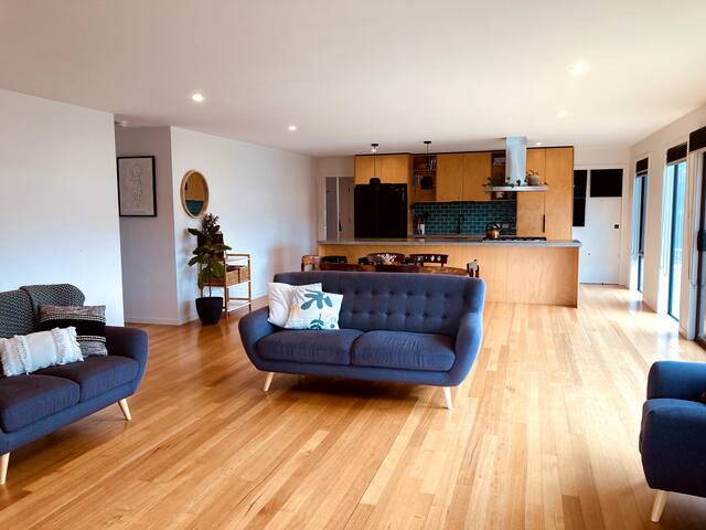 Salt – Family Friendly, Close to The Beach gallery image 2