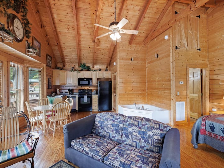 Pigeon Forge • Fireplace • Hottub & Jacuzzi - Cabins for Rent in