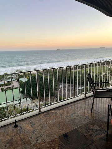 Apto vista mar 02 suítes, lazer.