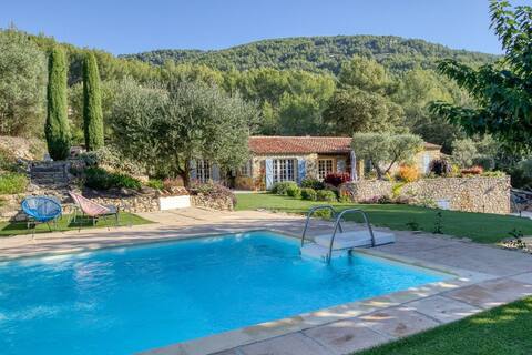 Beautiful House with Garden and Pool, Sea View