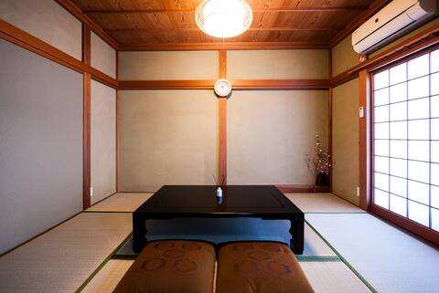 Sea breeze ~ nami no oto ~ is an entire private home. It's a relaxing space for you.
