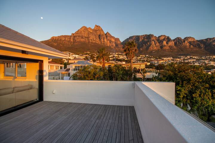 Sea, Mountains and Sunsets – Camps Bay Beach Villa gallery image 2