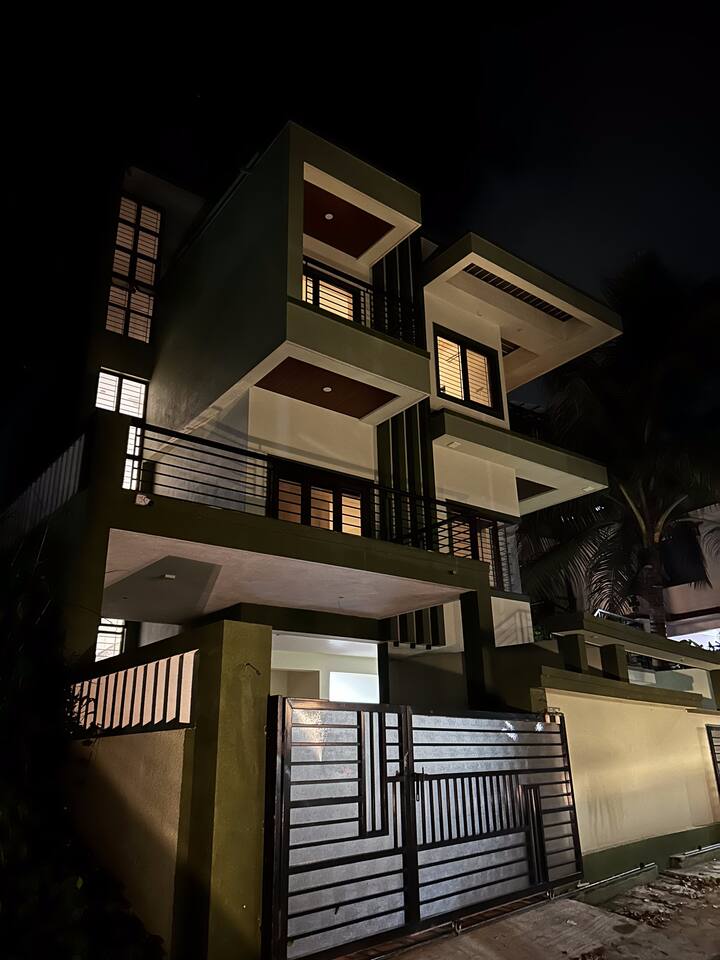 Exterior image 2