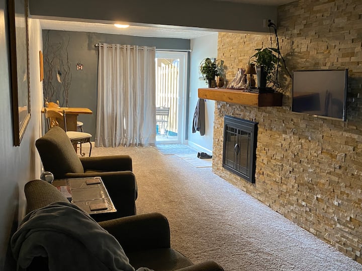 Charlie’s Place At The Lake!
4bedroom/3bath
16max - Branson West, MO