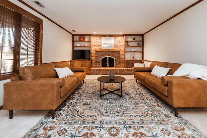 Den- Play games and enjoy time together. Also has a full Daybed and 2 air mattresses