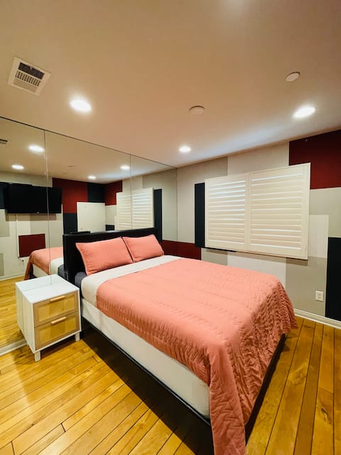 20% OFF | Luxury Stay w/ Pool, Jacuzzi & PS5