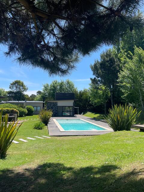 Spacious cottage 3 amb. with park and pool