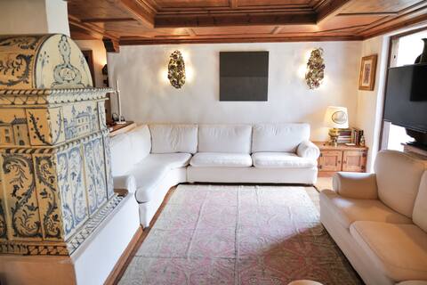 Central house w/ private garden and parking, 6 pax