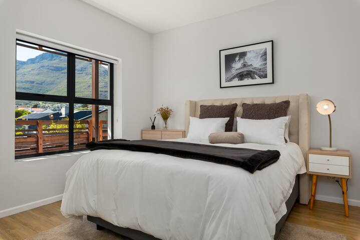 Stunning Apartment in Hout bay gallery image 4