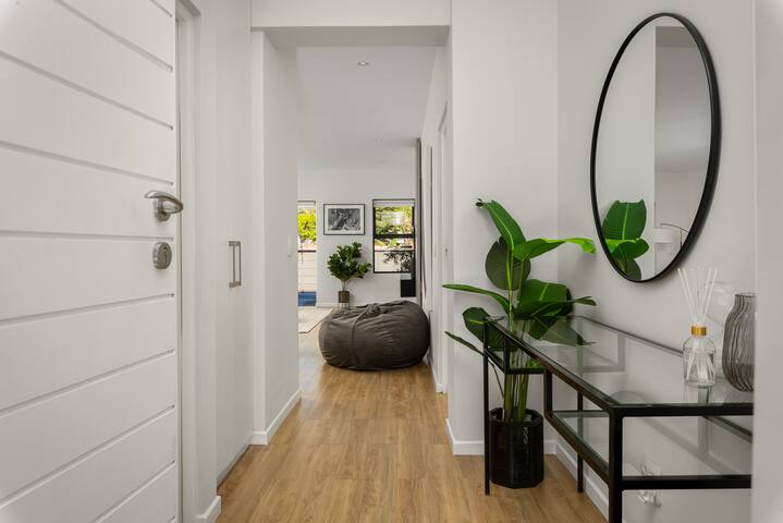 Stunning Apartment in Hout bay gallery image 3