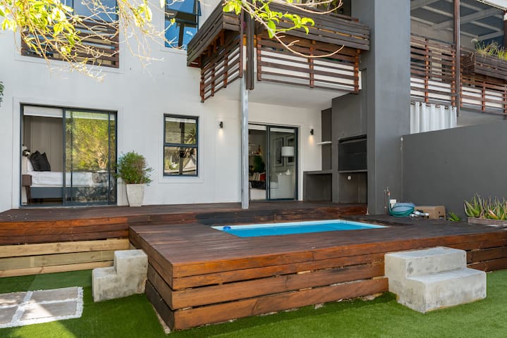 Stunning Apartment in Hout bay gallery image 2