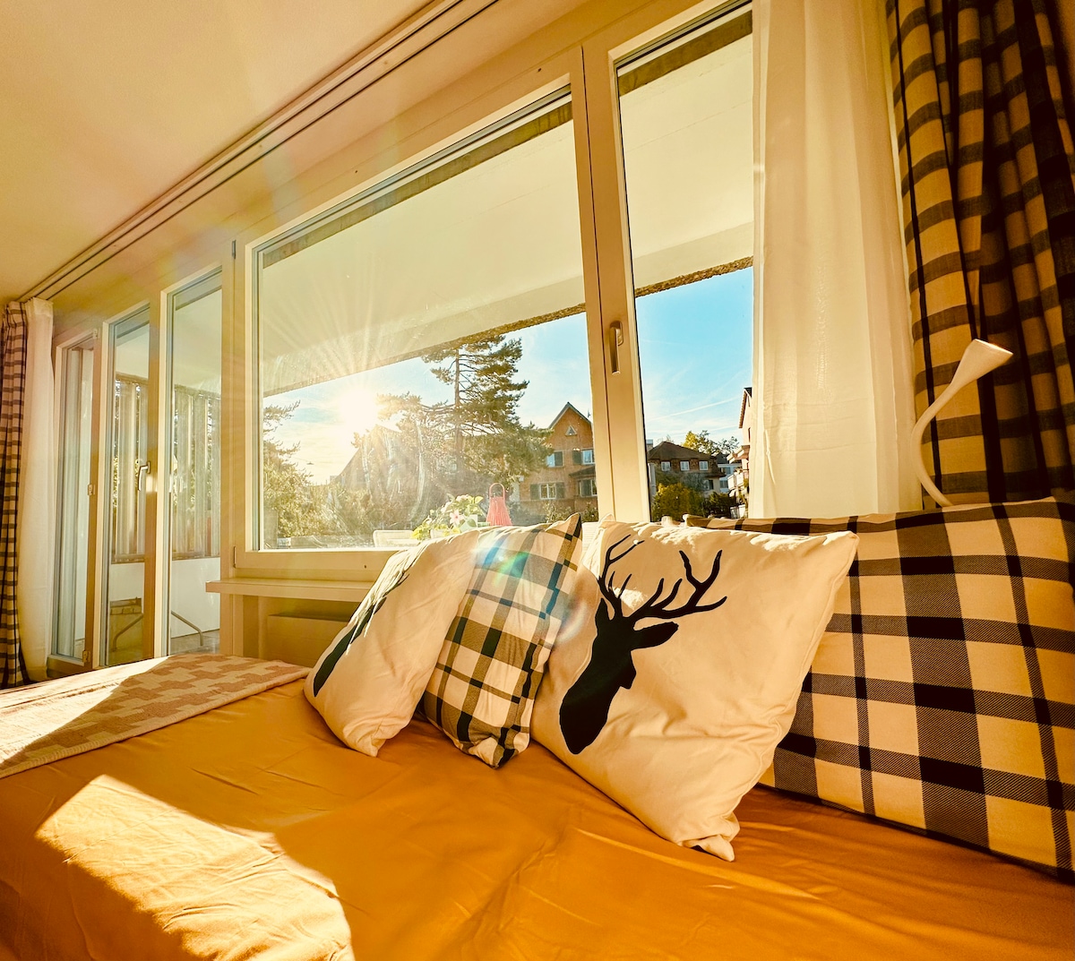 Popular Airbnb listing: New studio: sunny terrace, air conditioning in Oerlikon