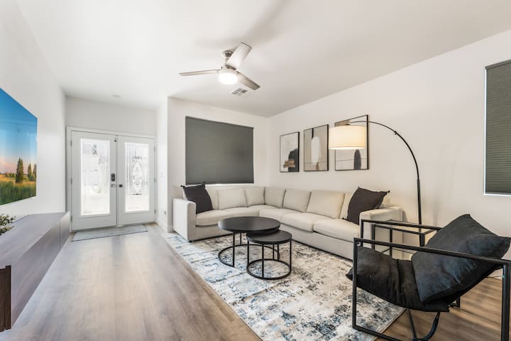 Luxury 6Br Villa w Pool and Outdoor Bar gallery image 3