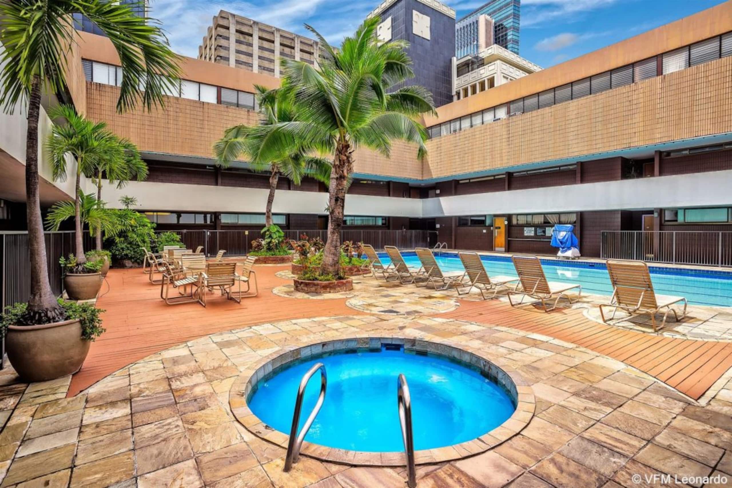 2BR+DEN Downtown Honolulu Ocean View Free Parking - Image 20