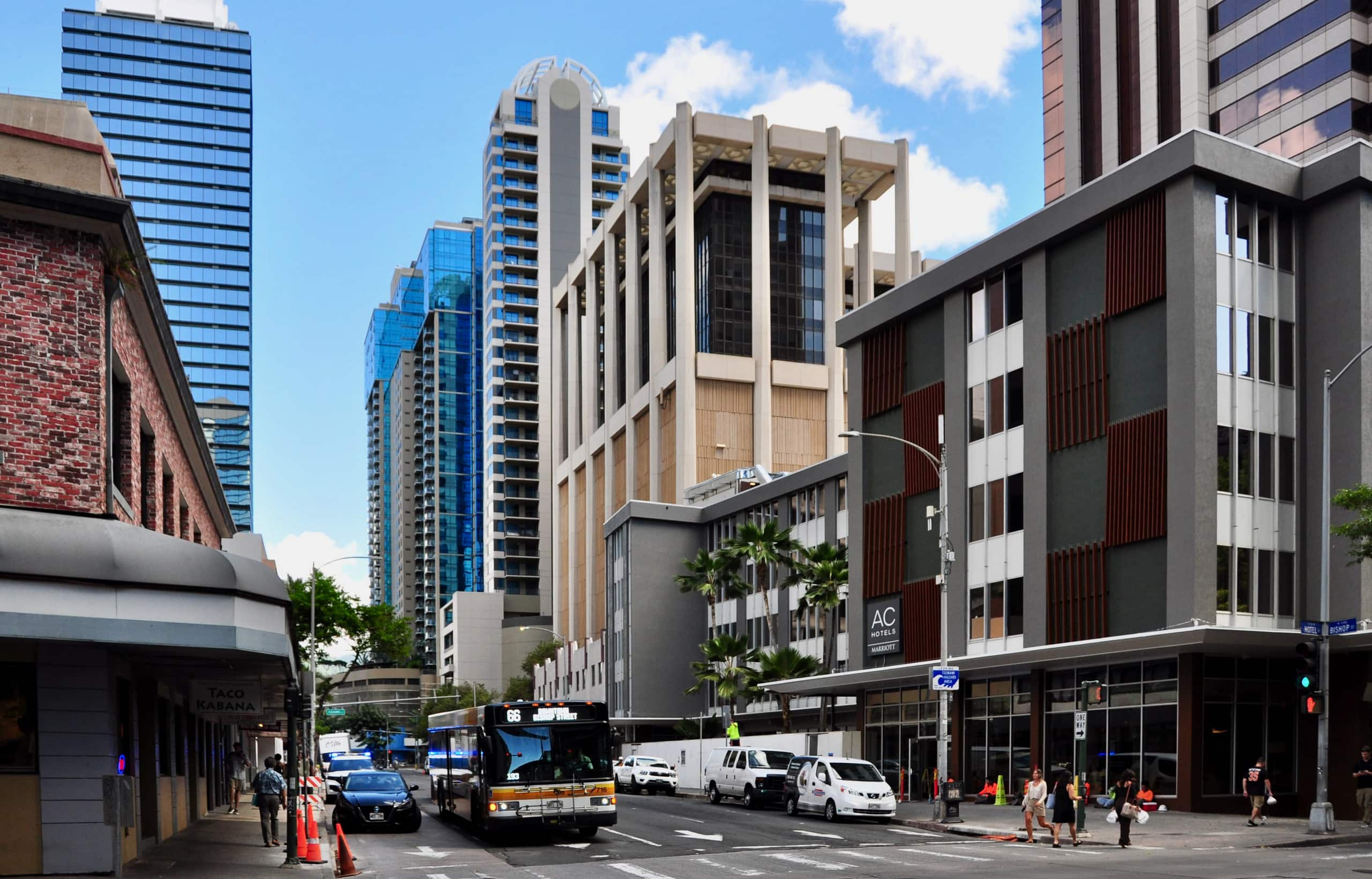 2BR+DEN Downtown Honolulu Ocean View Free Parking - Image 16