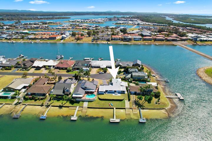 Deja Bleu – great family home with jetty gallery image 2