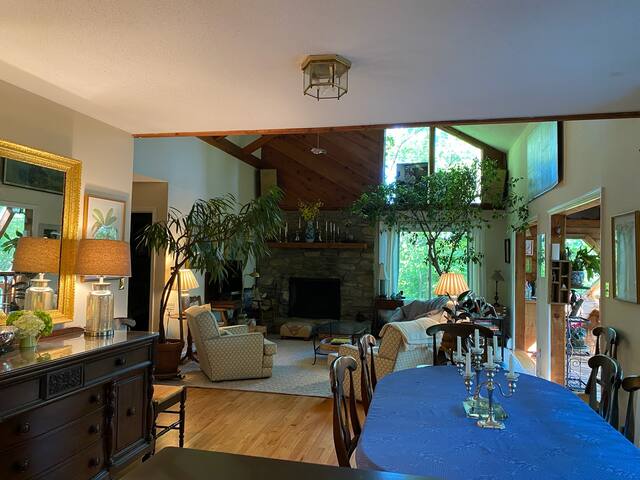 Beautiful Mountain Home gallery image 3